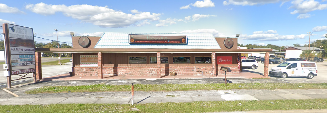 Outside view of Persnickety Jewelry and Gifts